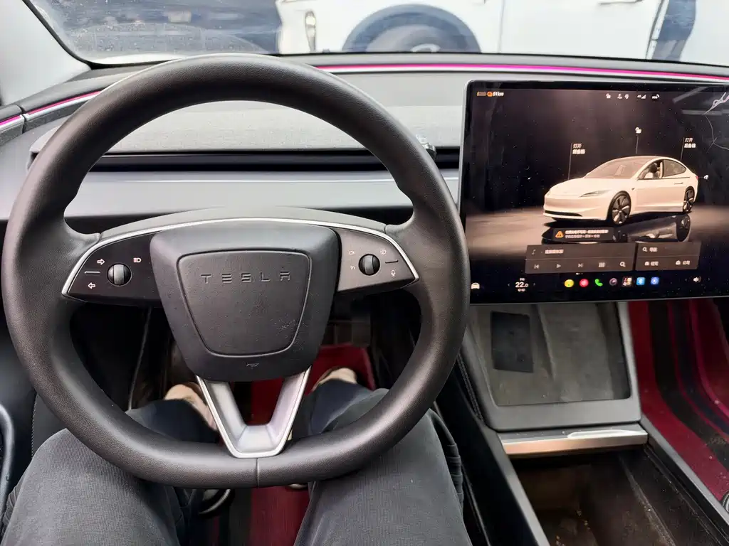 Tesla Model 3 — миниатюра 5