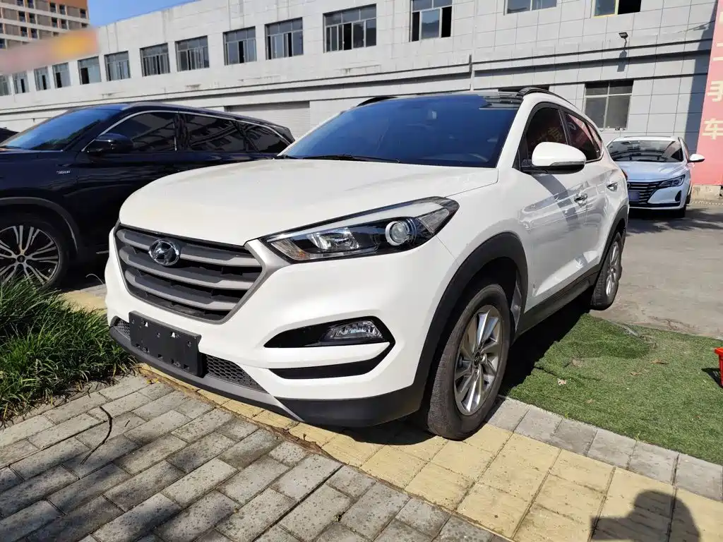 Hyundai Tucson 2015 2.0L AT