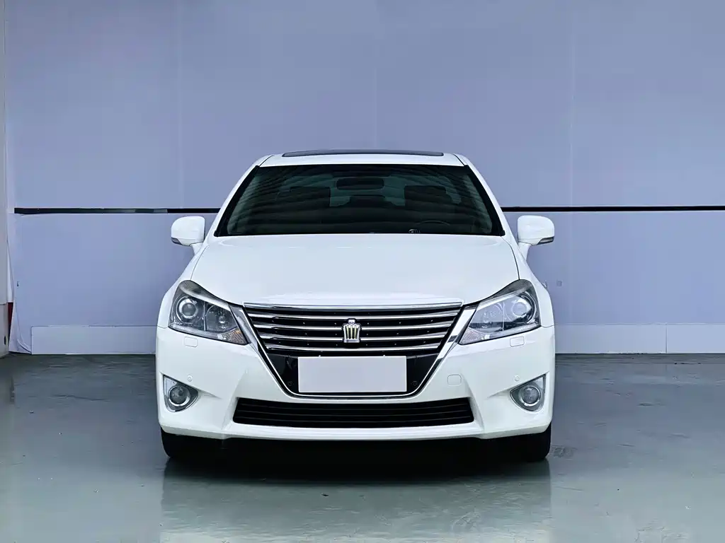 Toyota Crown — миниатюра 2
