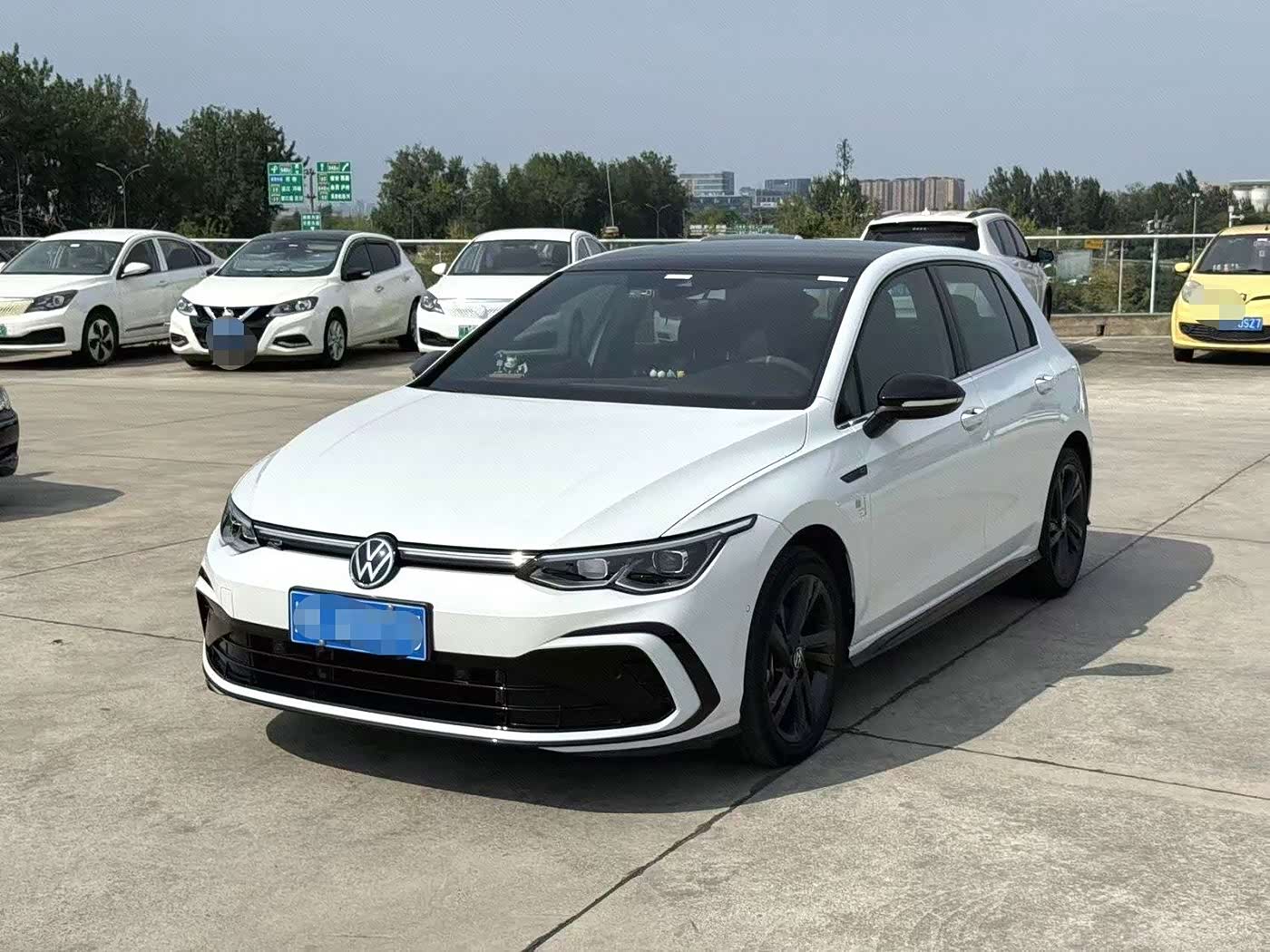 Volkswagen Golf 1.4 л 2022 г. Белый, пробег 33000 км