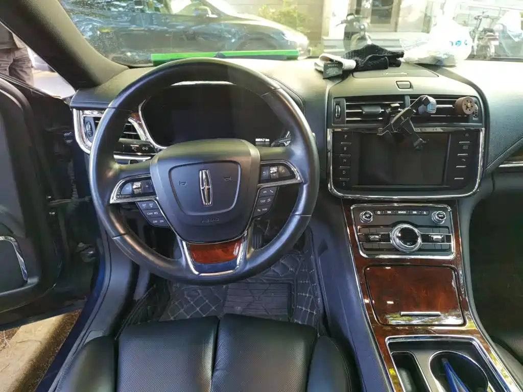 Lincoln Continental — миниатюра 3
