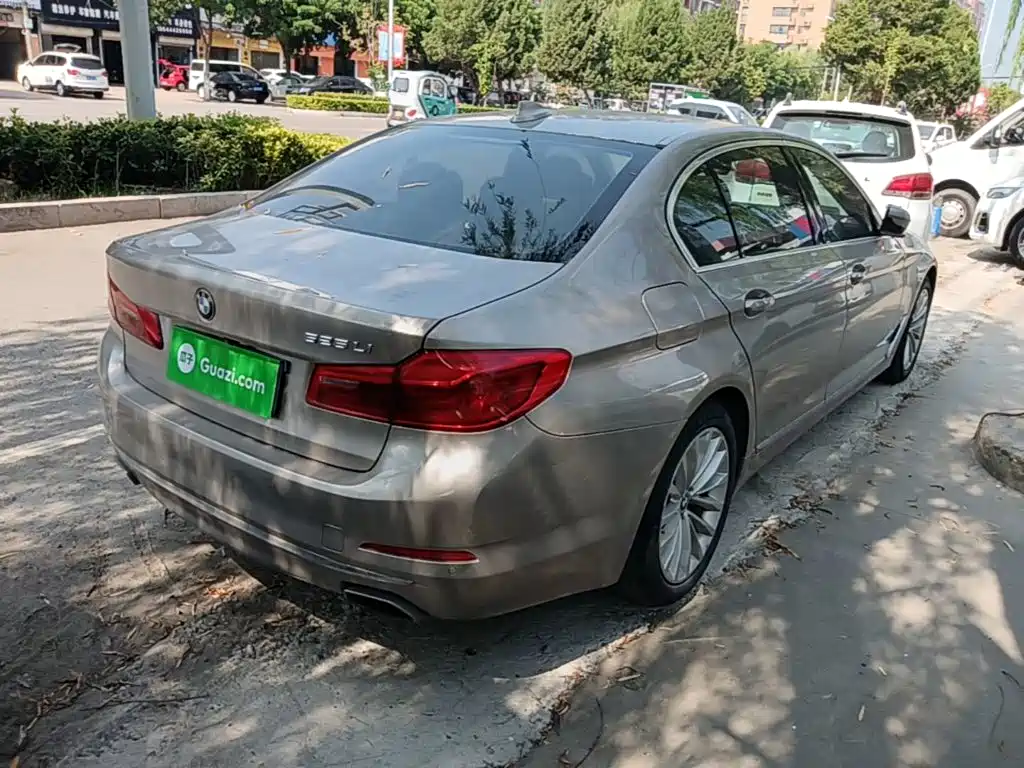 BMW 5 Series — миниатюра 7