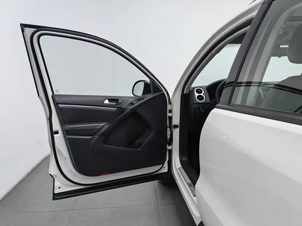 Volkswagen Tiguan — миниатюра 8