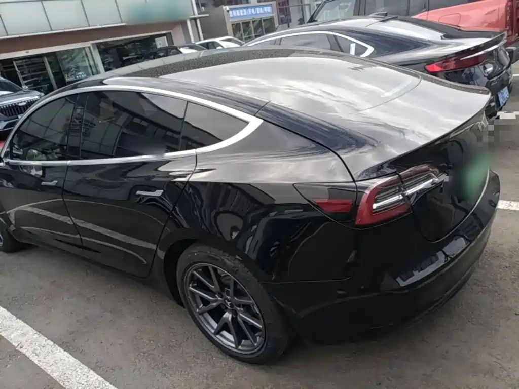 Tesla Model 3 — миниатюра 5