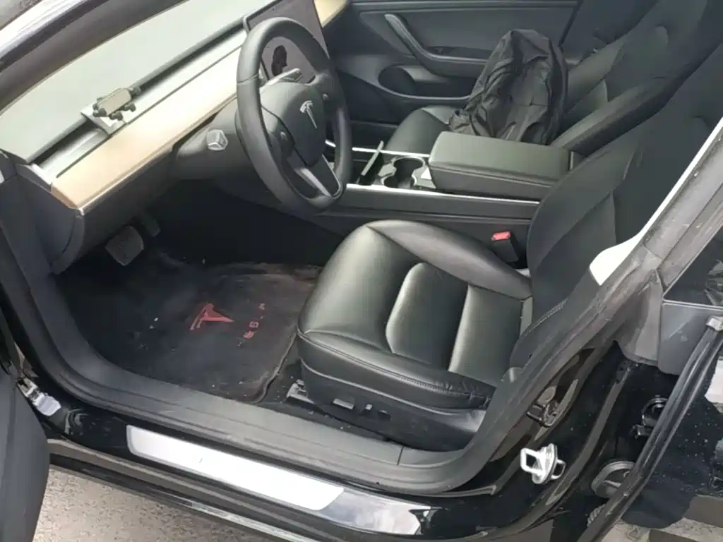 Tesla Model 3 — миниатюра 15