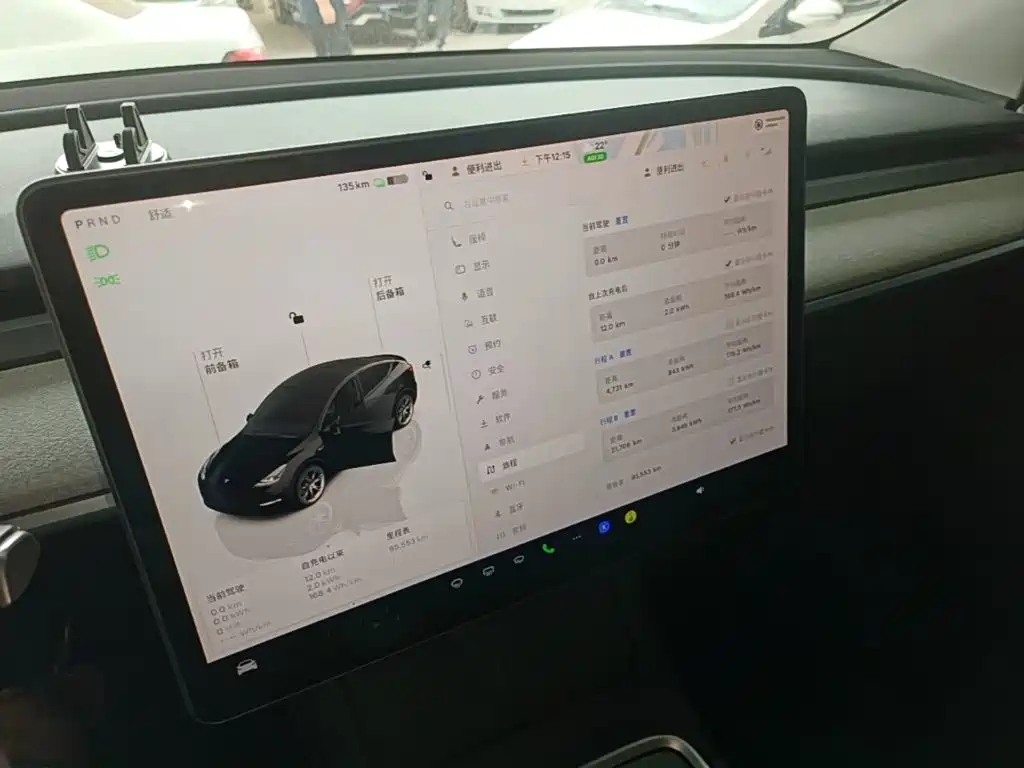Tesla Model Y — миниатюра 13