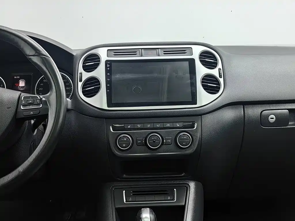 Volkswagen Tiguan — миниатюра 12