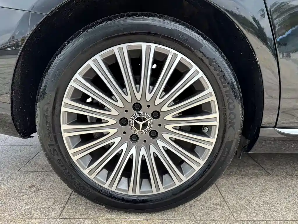 Mercedes-Benz E-Class — миниатюра 9