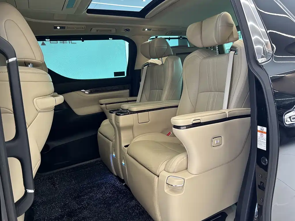 Toyota Vellfire — миниатюра 19