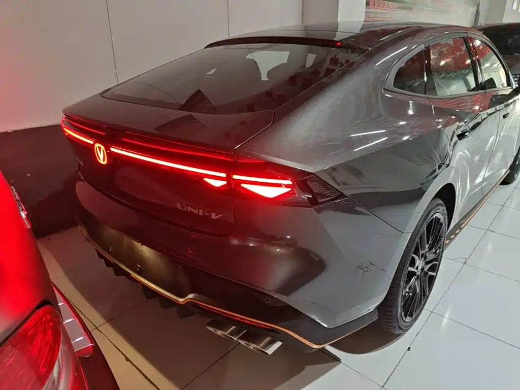 Changan UNI-V 2025 1.5T 500Bar Luxury Sport