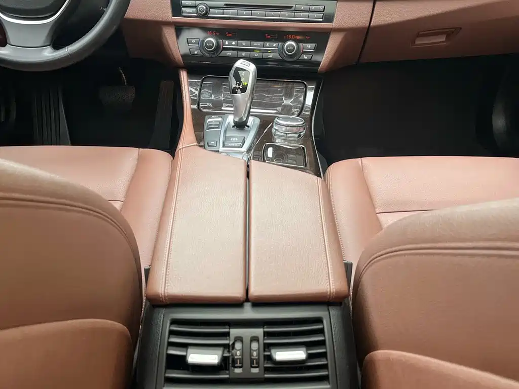 BMW 5 Series — миниатюра 18