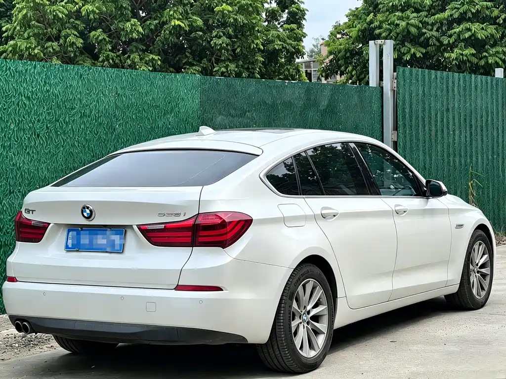 BMW 5 Series GT — миниатюра 12