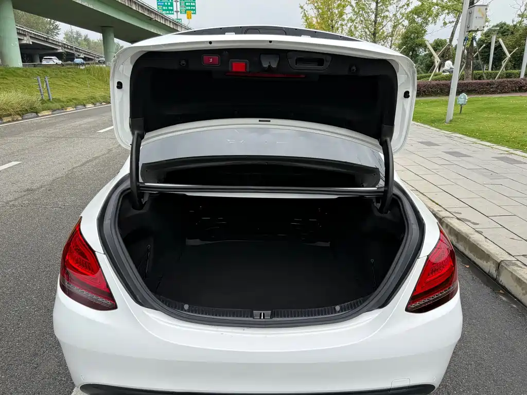 Mercedes-Benz C-Class — миниатюра 16