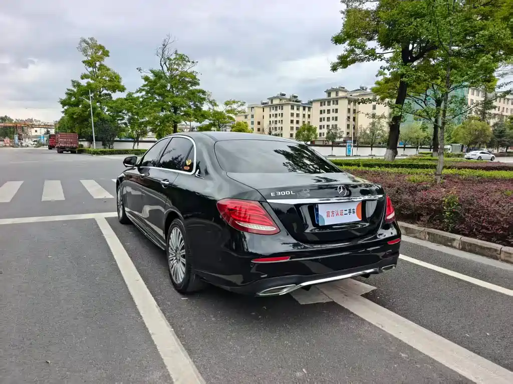 Mercedes-Benz E-Class — миниатюра 4