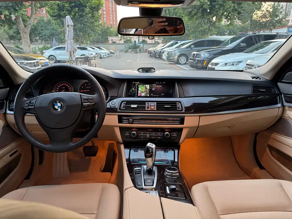 BMW 5 Series — миниатюра 7