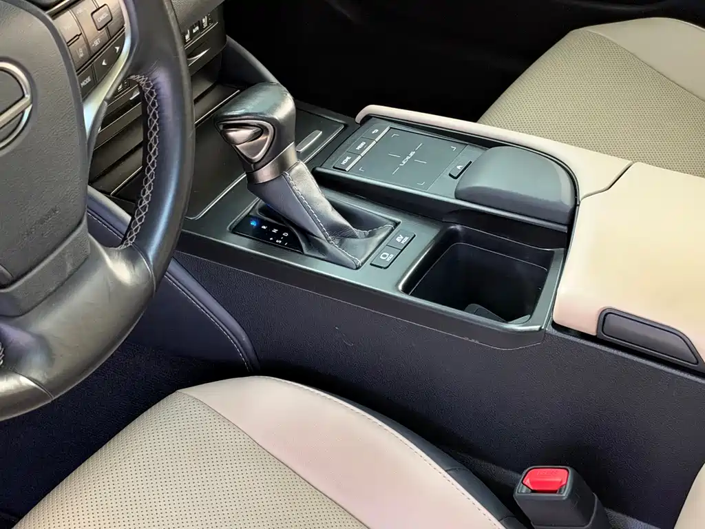 Lexus ES — миниатюра 11