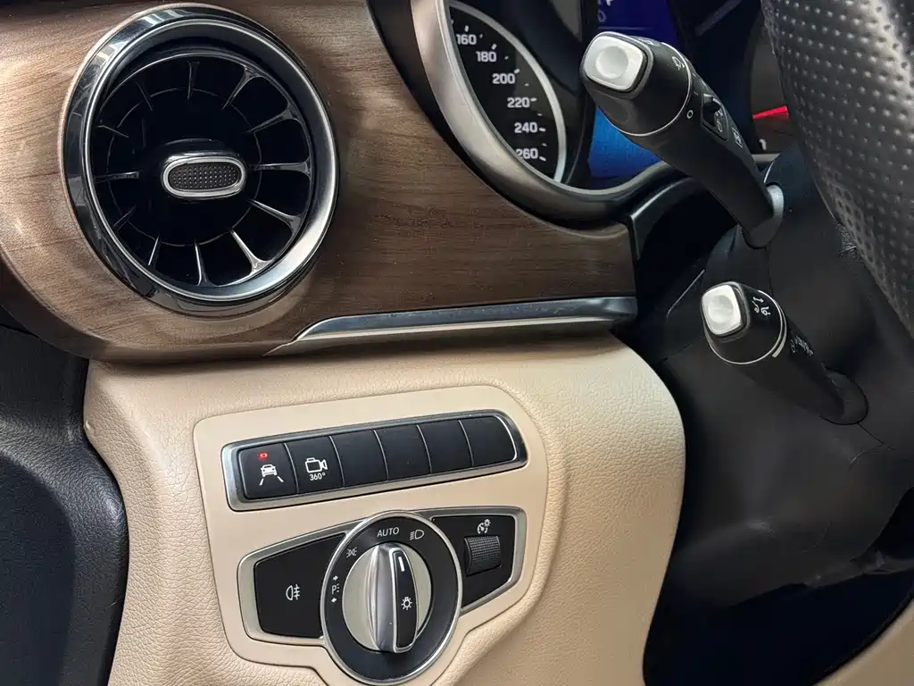 Mercedes-Benz V-Class — миниатюра 11