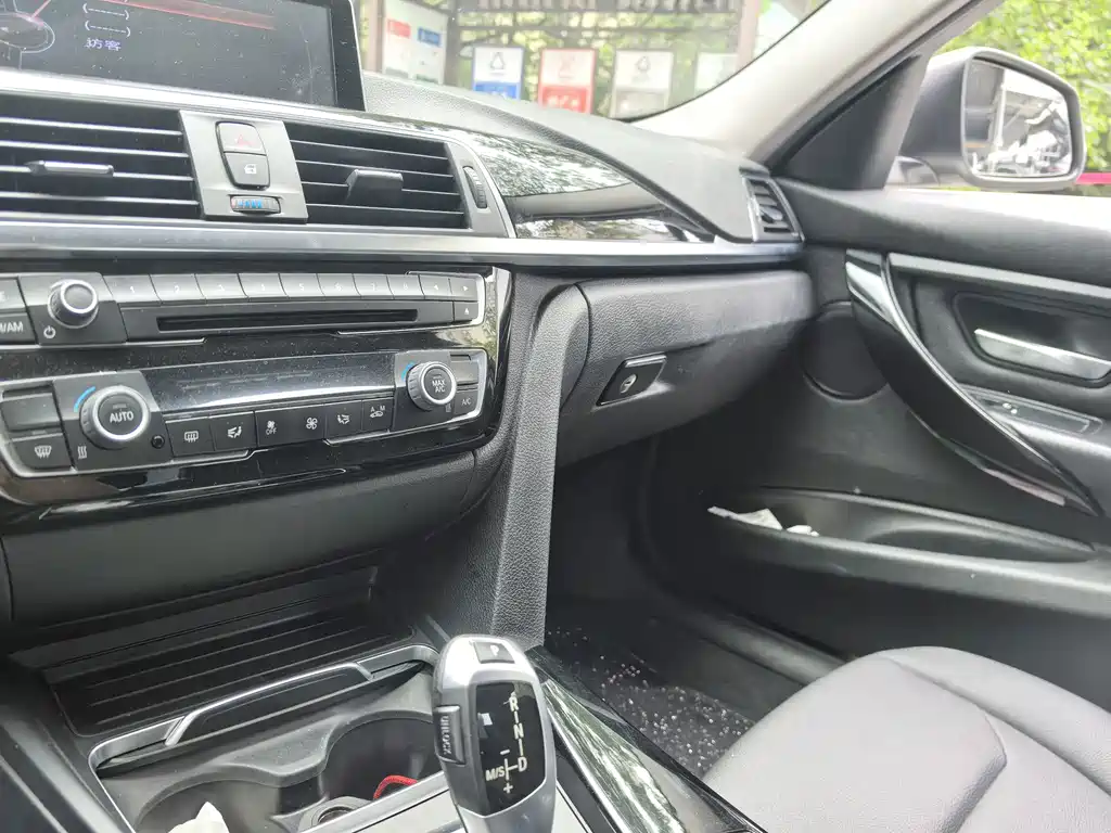 BMW 3 Series — миниатюра 11
