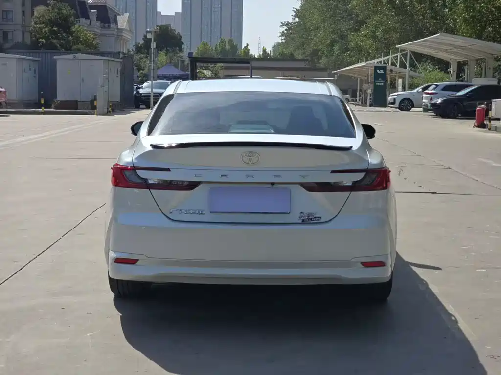 Toyota Camry — миниатюра 8