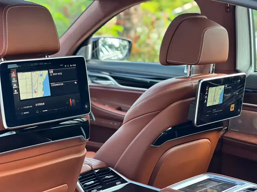 BMW 7 Series 750Li xDrive V8 M Sport Package, фото 7