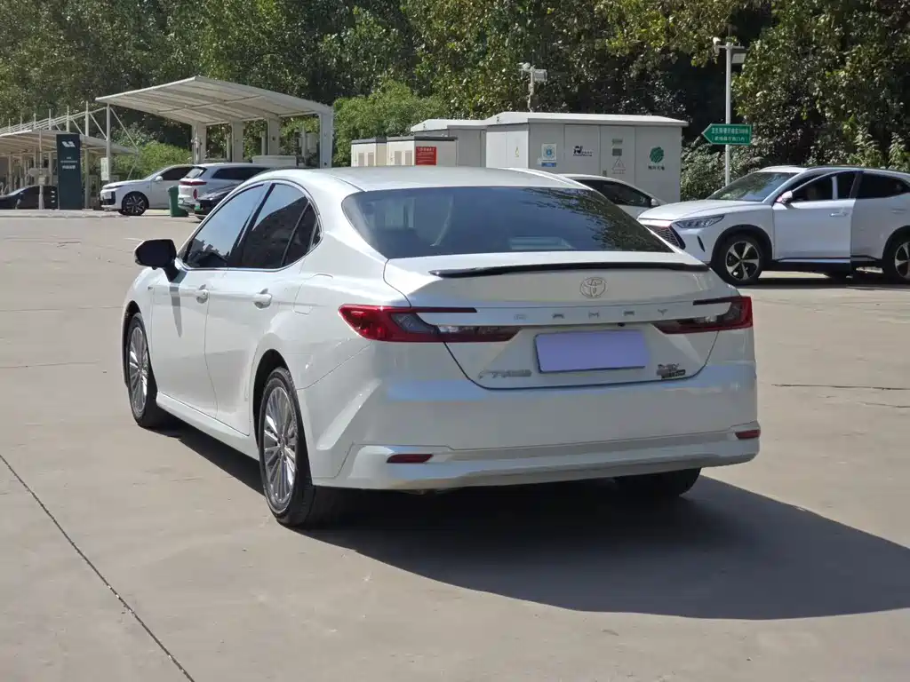 Toyota Camry — миниатюра 9