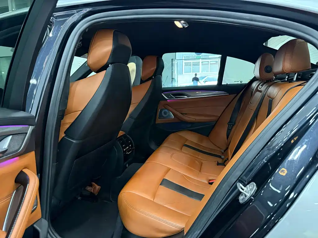 BMW M5 — миниатюра 6