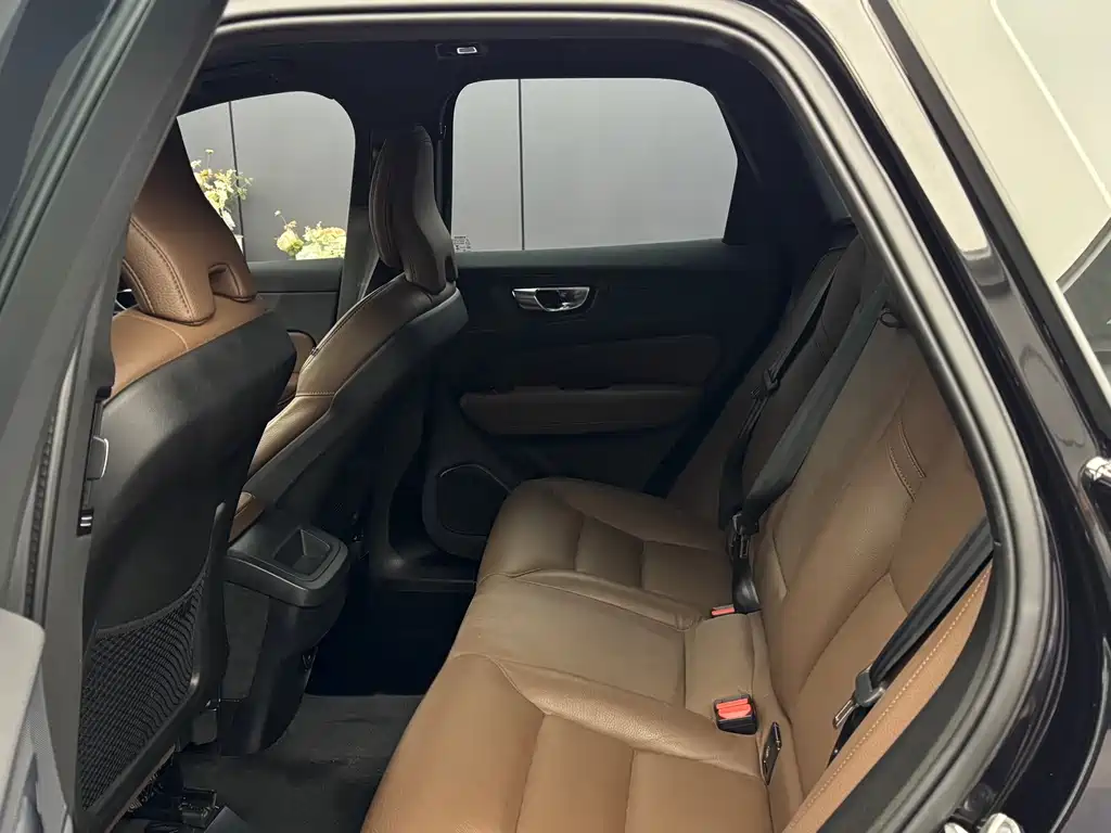 Volvo XC60 2025 B5 Sport