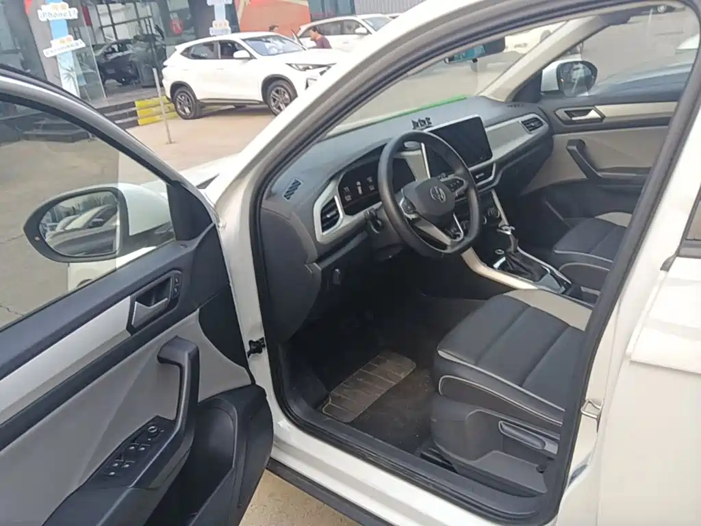 Volkswagen T-Roc — миниатюра 16