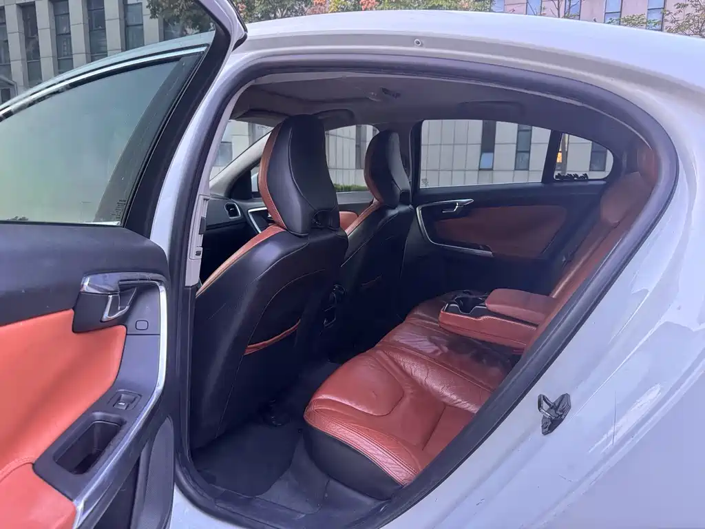 Volvo S60 (Import) — миниатюра 8