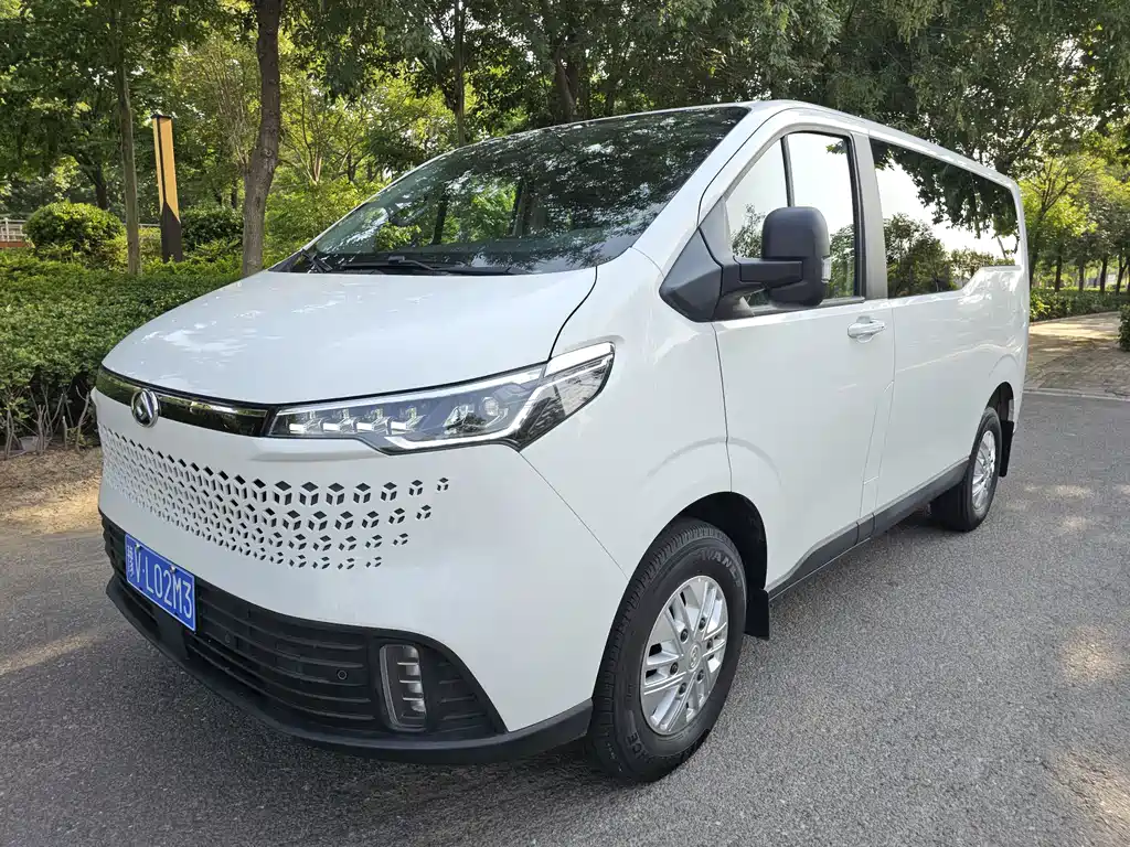 Maxus V70