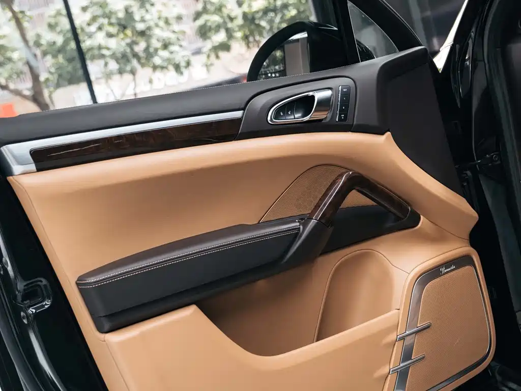 Porsche Cayenne — миниатюра 15