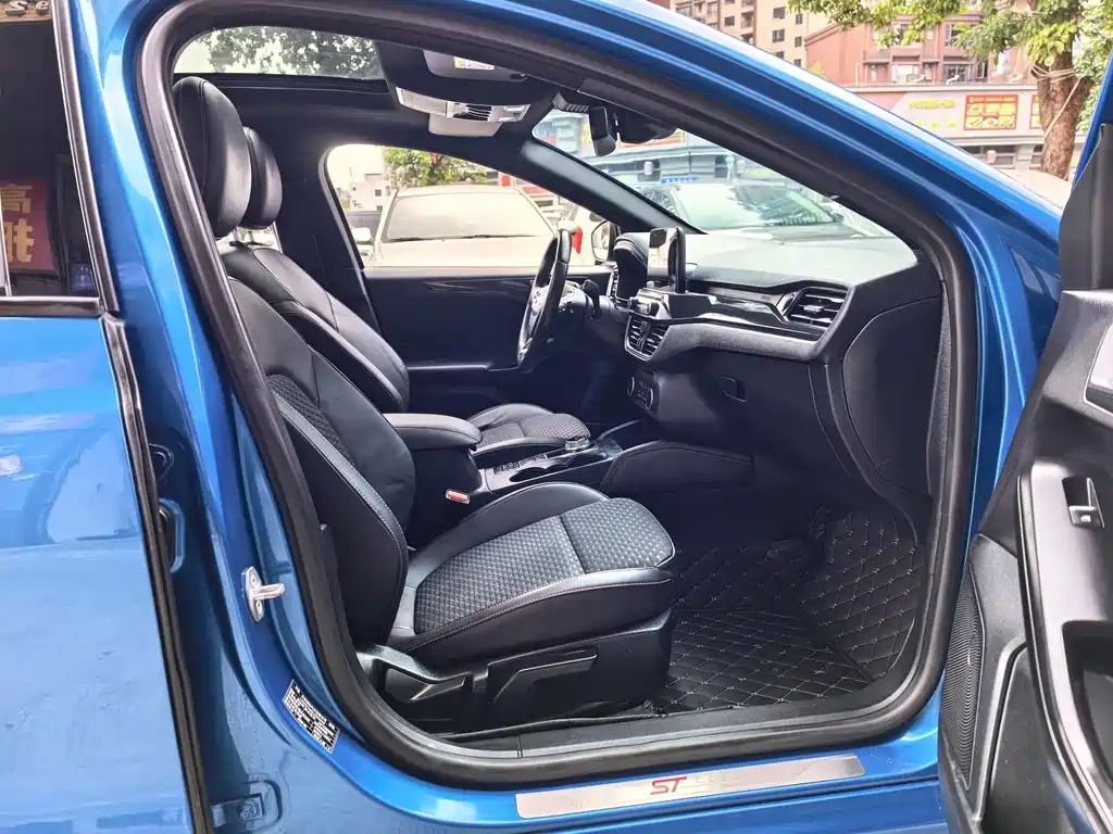 Ford Focus — миниатюра 16