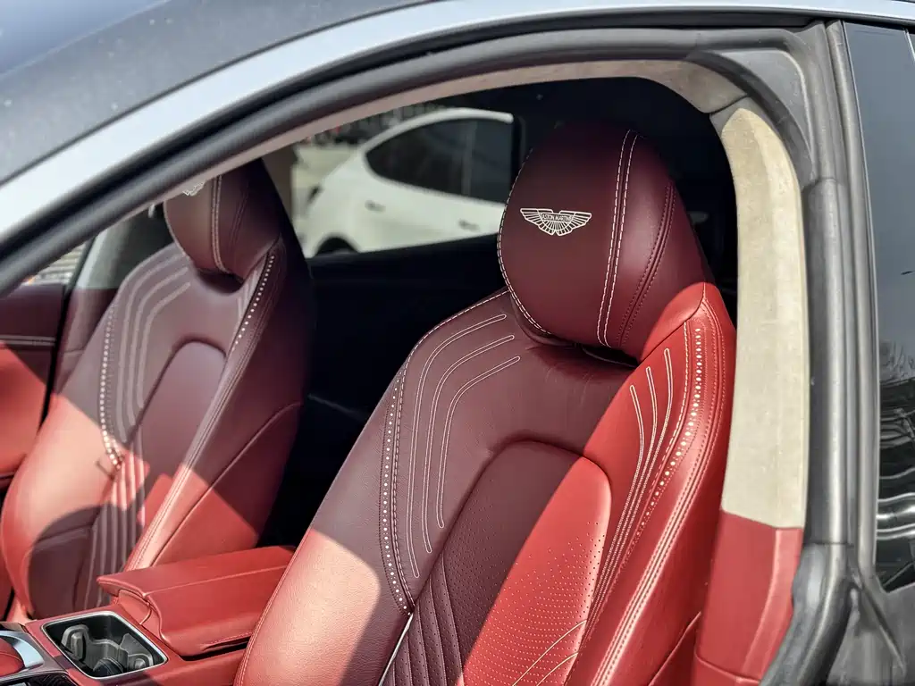 Aston Martin DBX 2021 4.0T V8