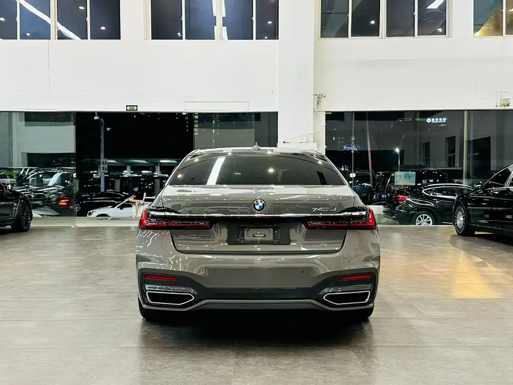 BMW 7 Series — миниатюра 3