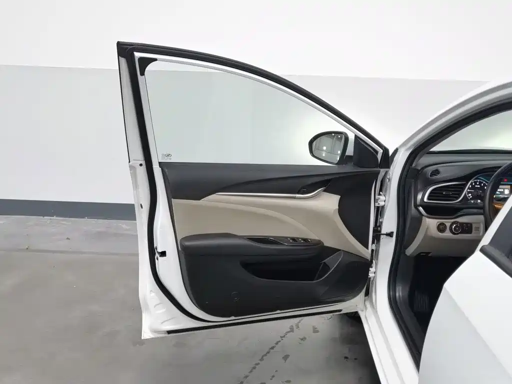 Buick Excelle — миниатюра 8
