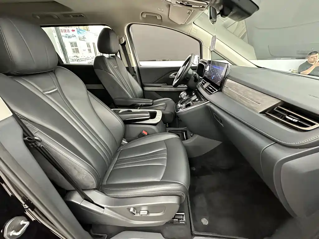 Hongqi Hongqi HQ9 PHEV — миниатюра 13