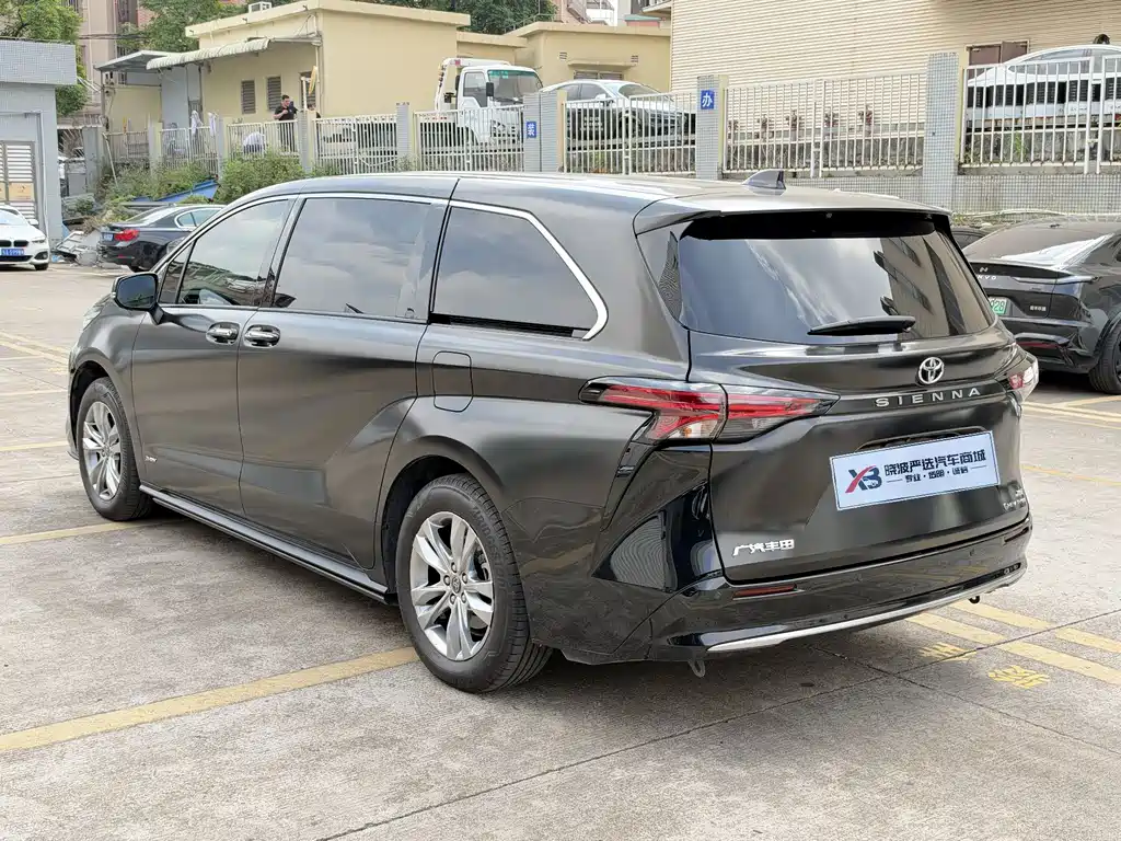 Toyota Sienna — миниатюра 27