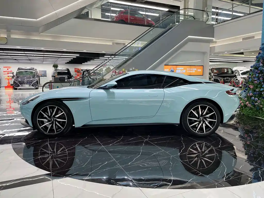 Aston Martin DB11 2019 4.0T V8 Coupe
