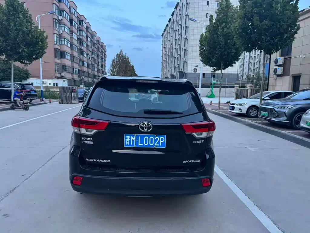 TOYOTA HIGHLANDER
