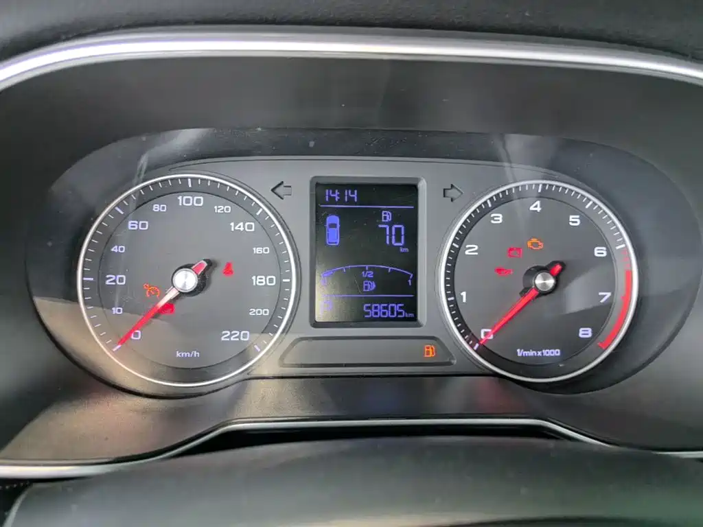 Roewe RX3 — миниатюра 12