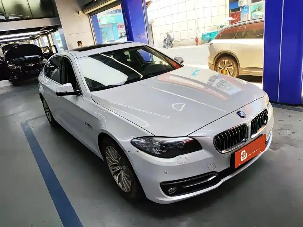 BMW 5 Series — миниатюра 2