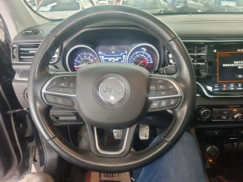 Jeep Grand Commander — миниатюра 11