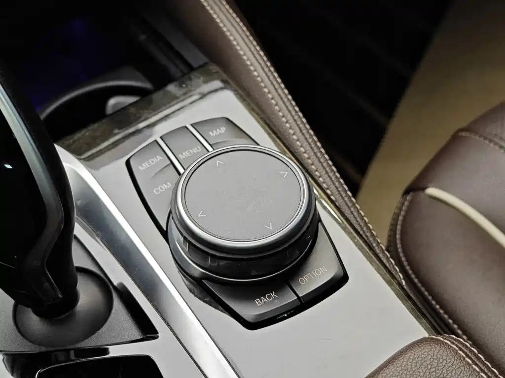 BMW 5 Series — миниатюра 15