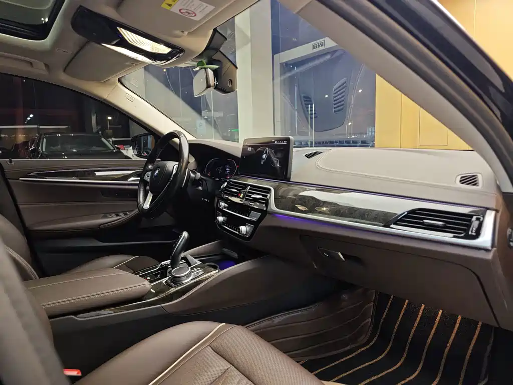 BMW 5 Series — миниатюра 27