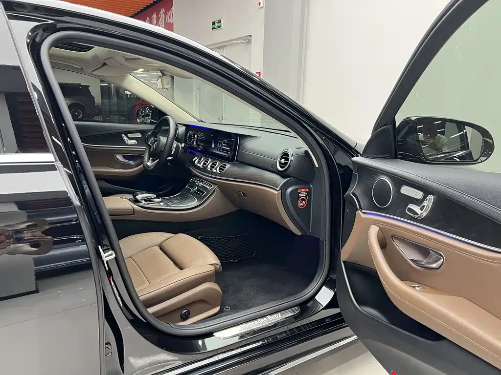 Mercedes-Benz E-Class — миниатюра 8