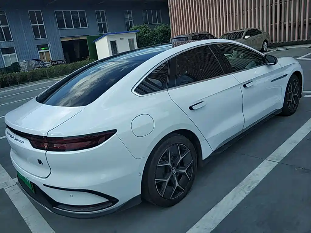 BYD Han — миниатюра 7