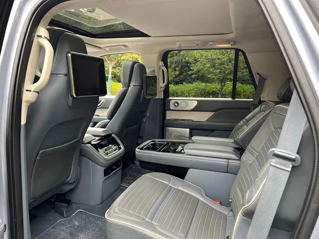 Lincoln Navigator — миниатюра 7