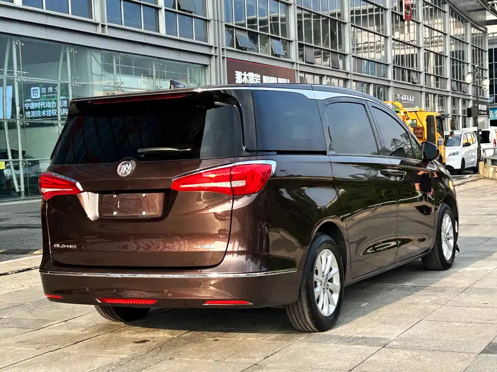 Buick GL8 — миниатюра 6