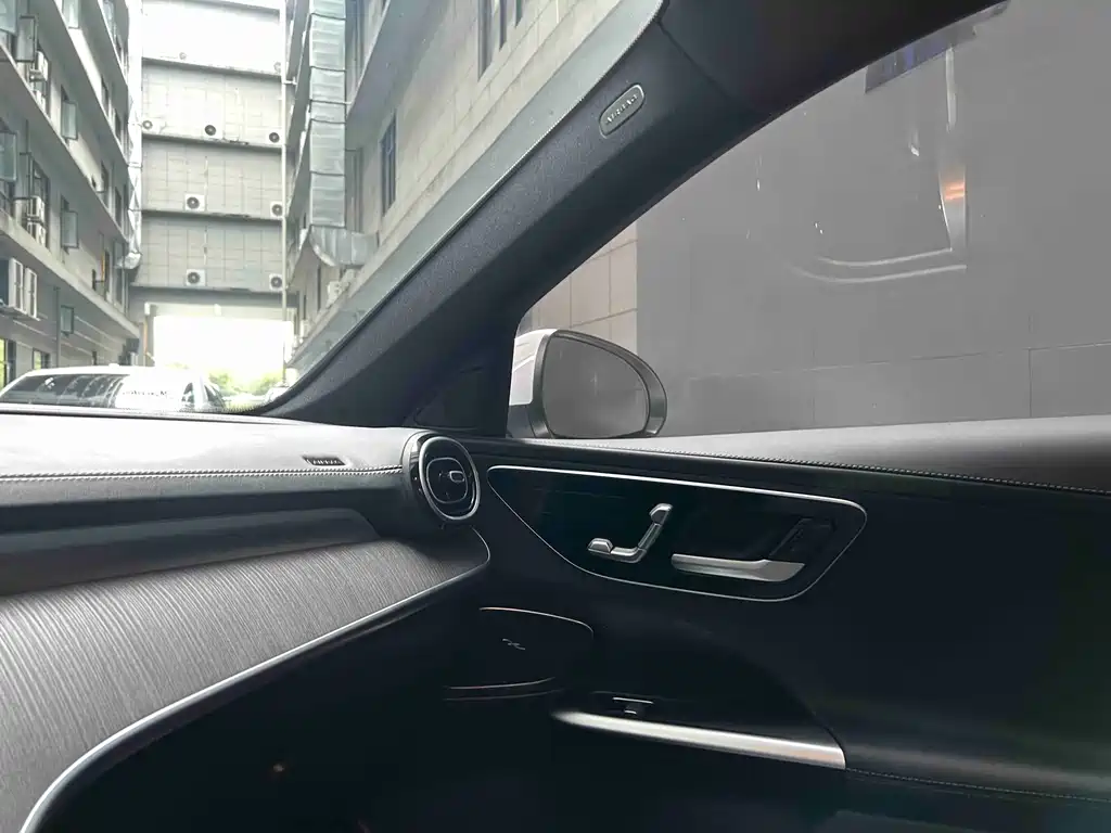 Mercedes-Benz C-Class — миниатюра 15