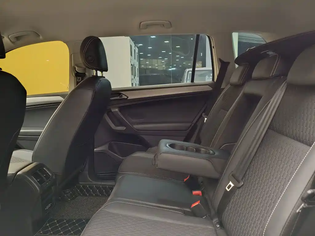 Volkswagen Tiguan L — миниатюра 14